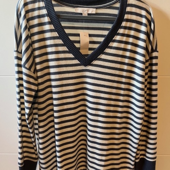 NWT Loft contrast V-neck striped sweater in Large - Picture 1 of 6